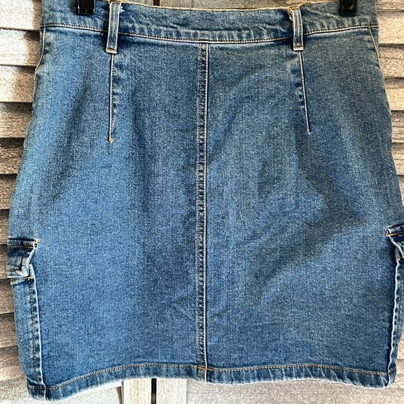 LOVE TREE Blue Denim Mini Skirt With Pockets Women’s Misses/Juniors Size L - Picture 2 of 7